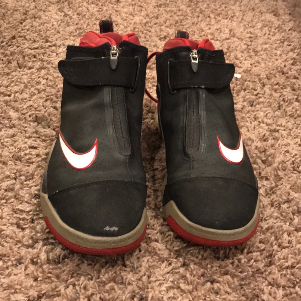 NIKE “AIR ZOOM FLIGHT CLUB”